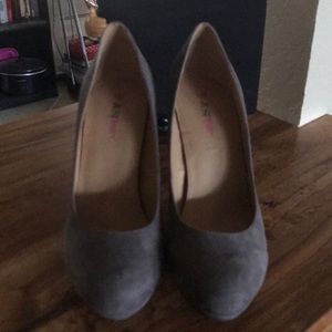 NWT JustFab Marian Grey Suede 4-in Stilettos